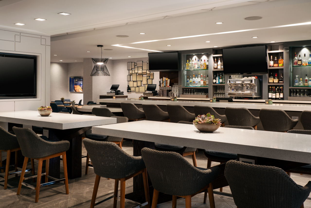 Red Fin Restaurant & Lounge