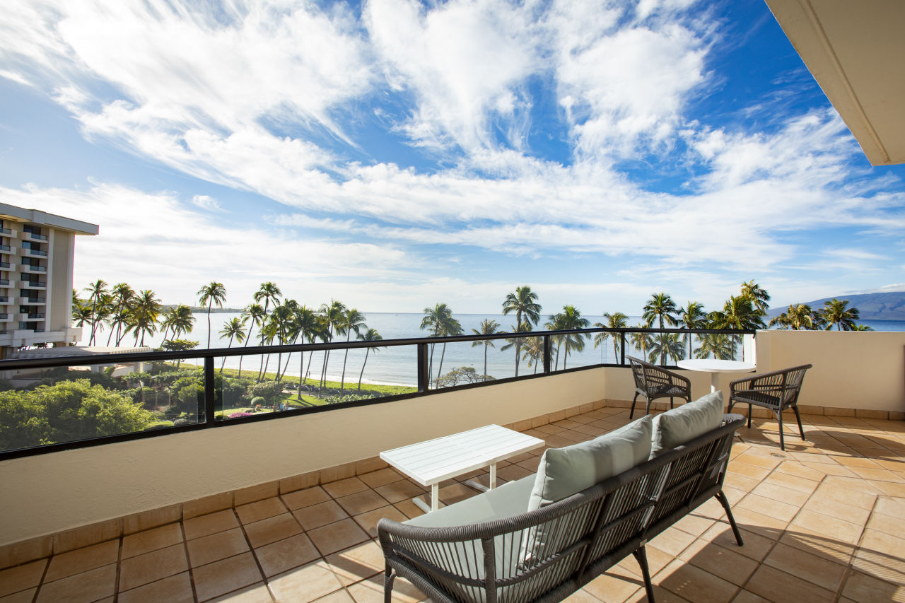 Corner King Large Patio